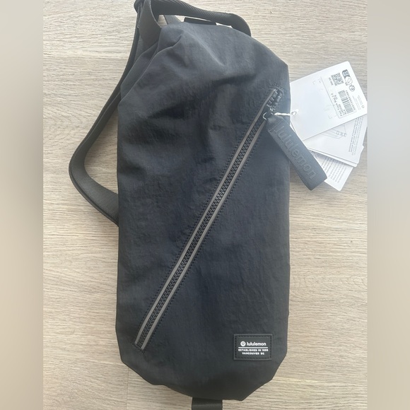 Lululemon Stylish fast track Black 2.0 Bag - Picture 7 of 10